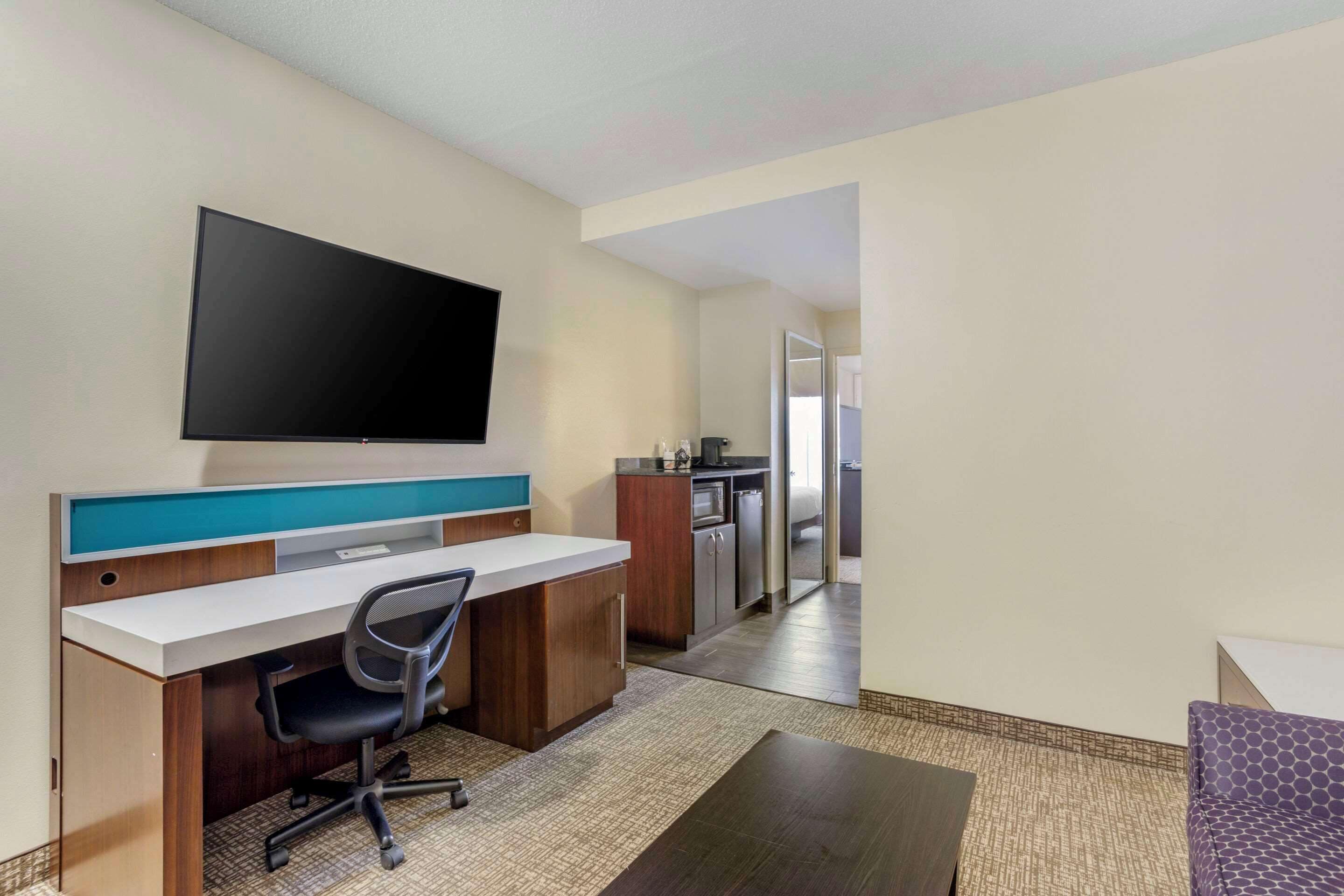 Room, 1 King Bed, Non Smoking | Down comforters, desk, laptop workspace, blackout drapes