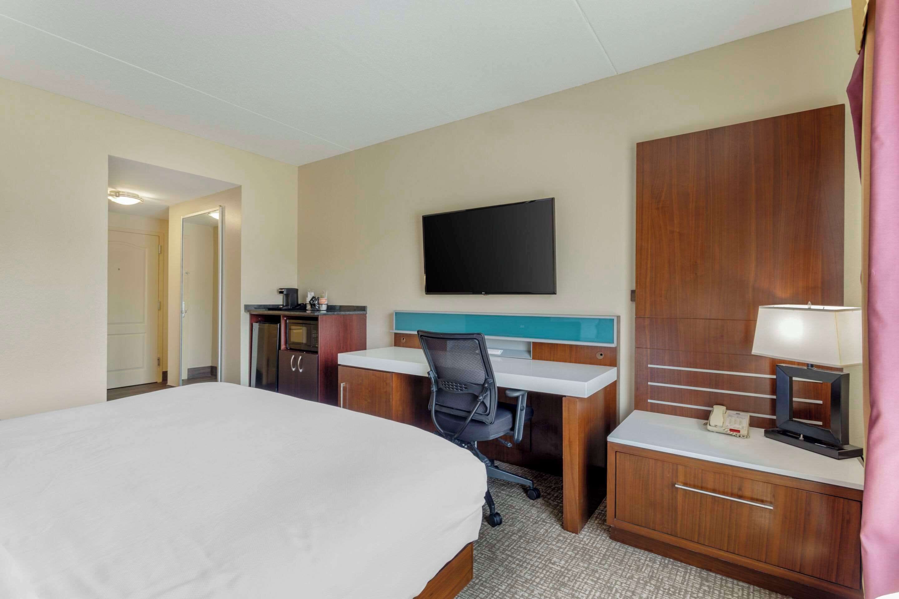 suite | down duvets, desk, laptop workspace, blackout curtains