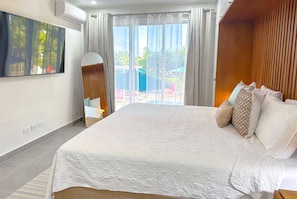 Suite, 2 Bedrooms, Pool View