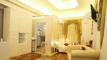 Exclusieve studio suite, 1 slaapkamer | Hypoallergeen beddengoed, een minibar, een kluis op de kamer, een bureau