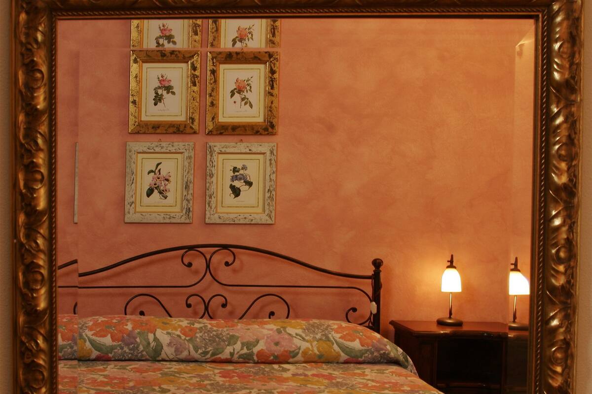 Standard Double Room, Lake View | Minibar, individually decorated, bed sheets