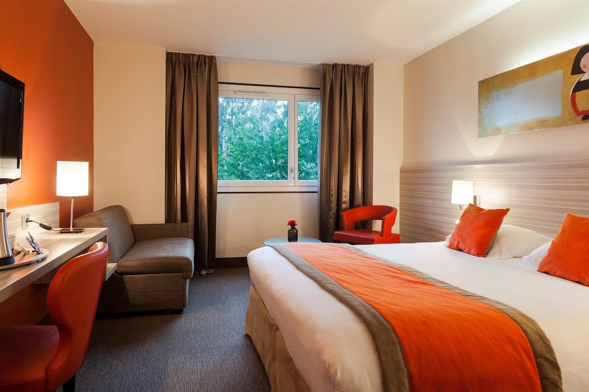 standard room, 1 double bed | minibar, in-room safe, desk, soundproofing