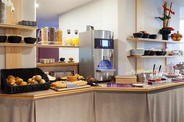 Daily buffet breakfast for a fee