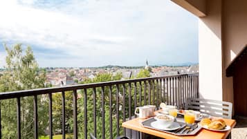 Desayuno buffet diario (EUR 13.5 por persona)