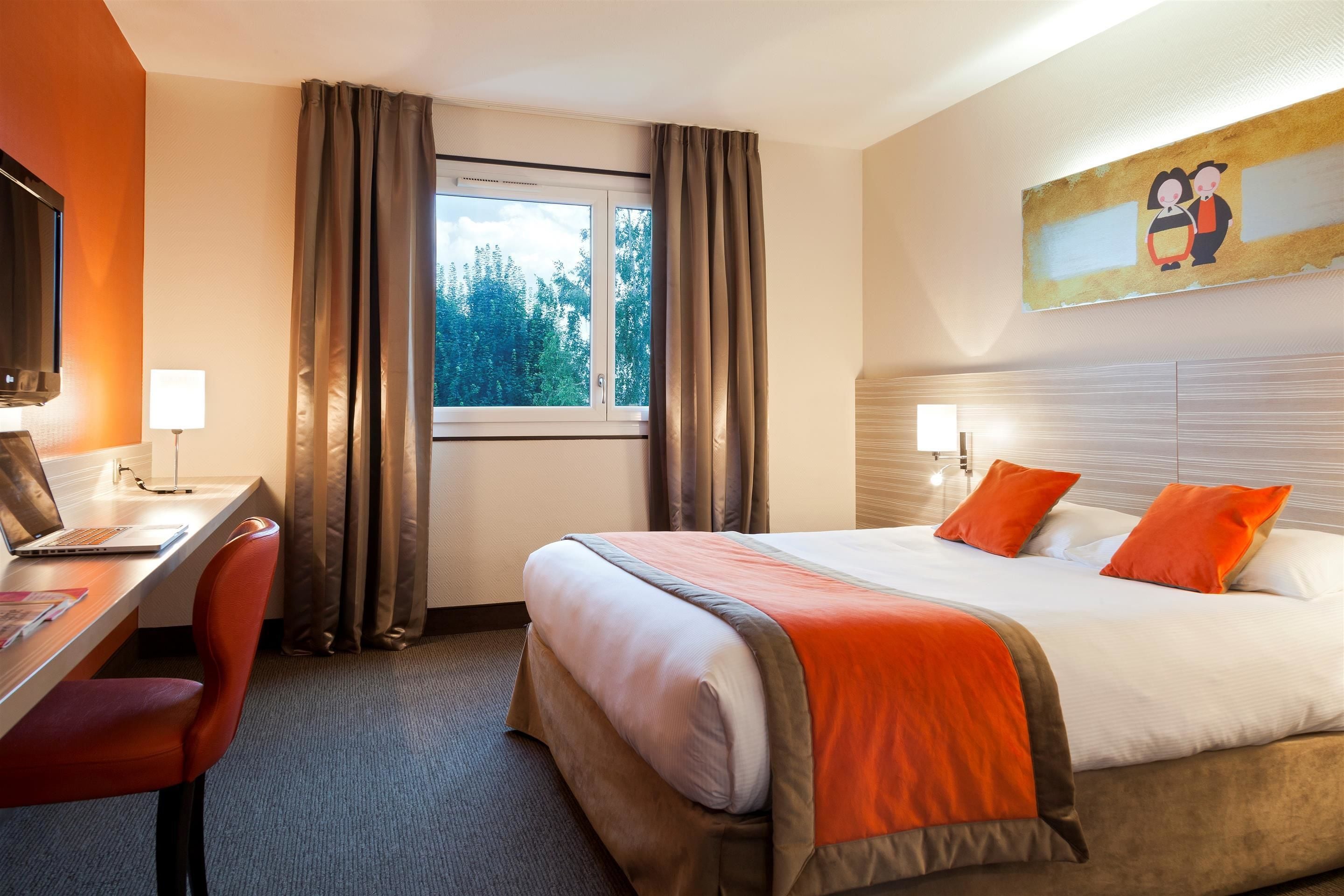 standard room, 1 double bed | minibar, in-room safe, desk, soundproofing