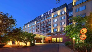 A multi-story hotel with a prominent sign reading "PARKYARD HOTEL". - Shanghai Zhangjiang Parkyard Hotel (Shanghai)