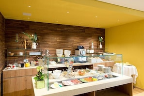 Free daily buffet breakfast - Hotel Walkner (Seeham)