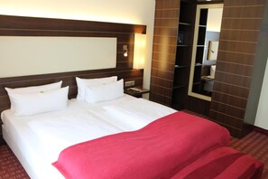 In-room safe, desk, blackout curtains, soundproofing - Designhotel am Stadtgarten (Freiburg im Breisgau)