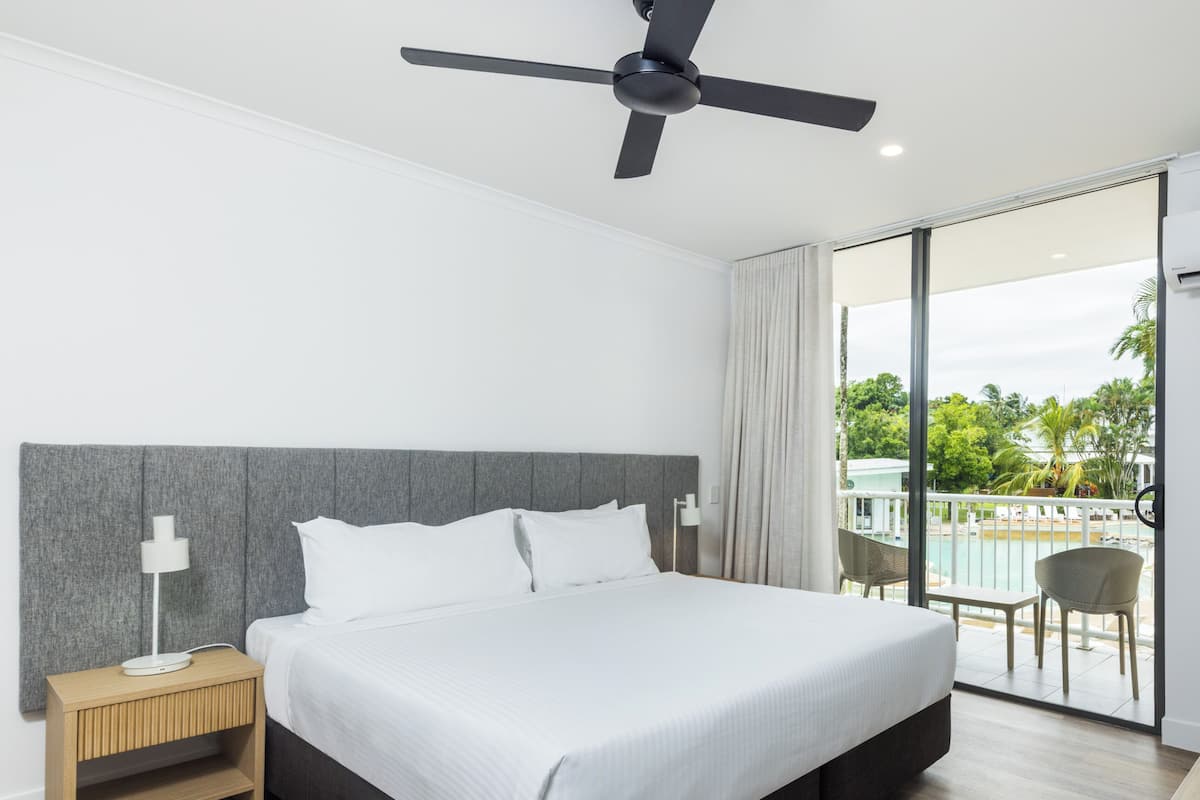 In-room safe, desk, iron/ironing board, WiFi (free)