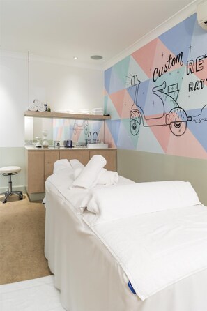 Couples treatment room(s), deep-tissue massages, prenatal massages