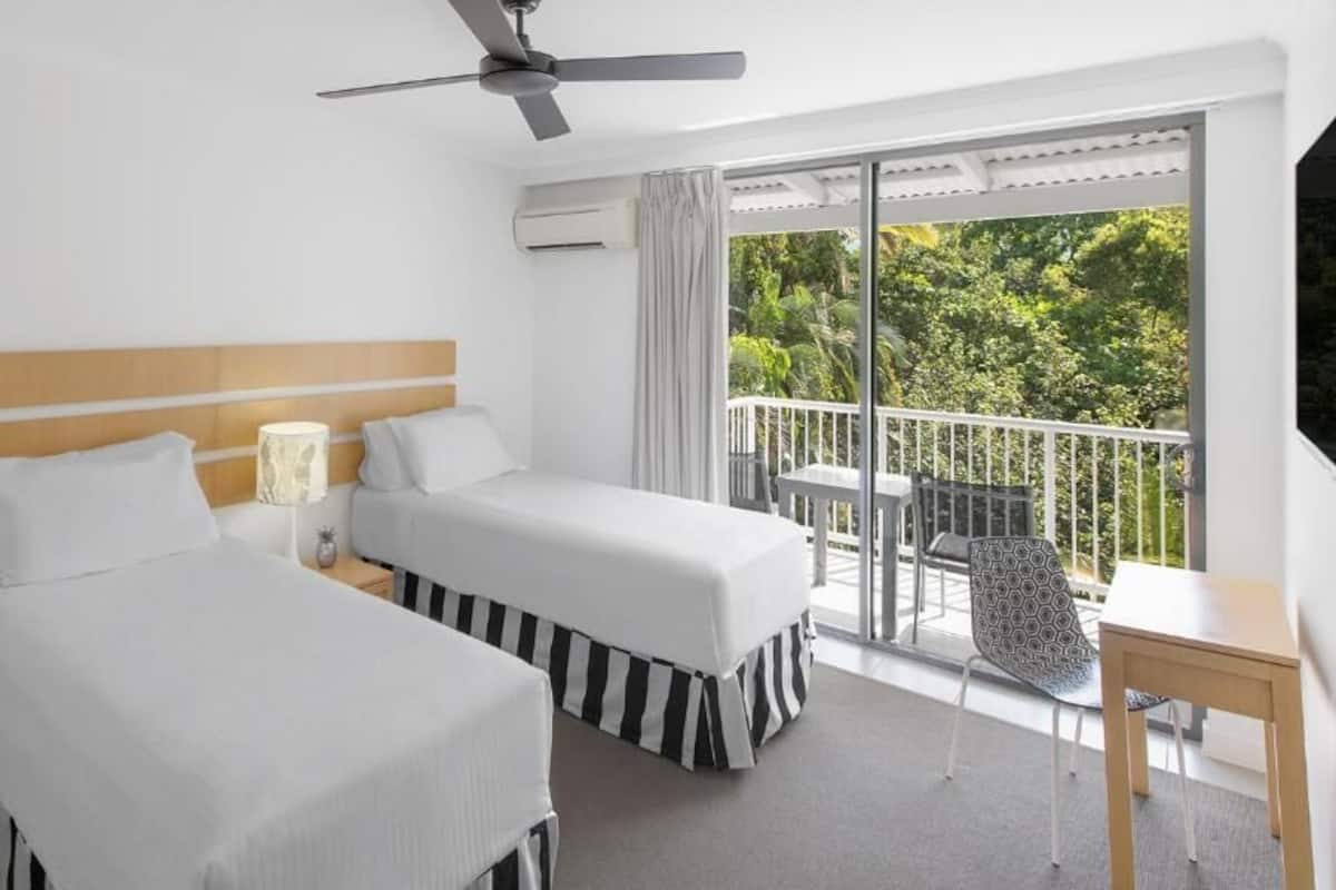In-room safe, desk, iron/ironing board, free WiFi