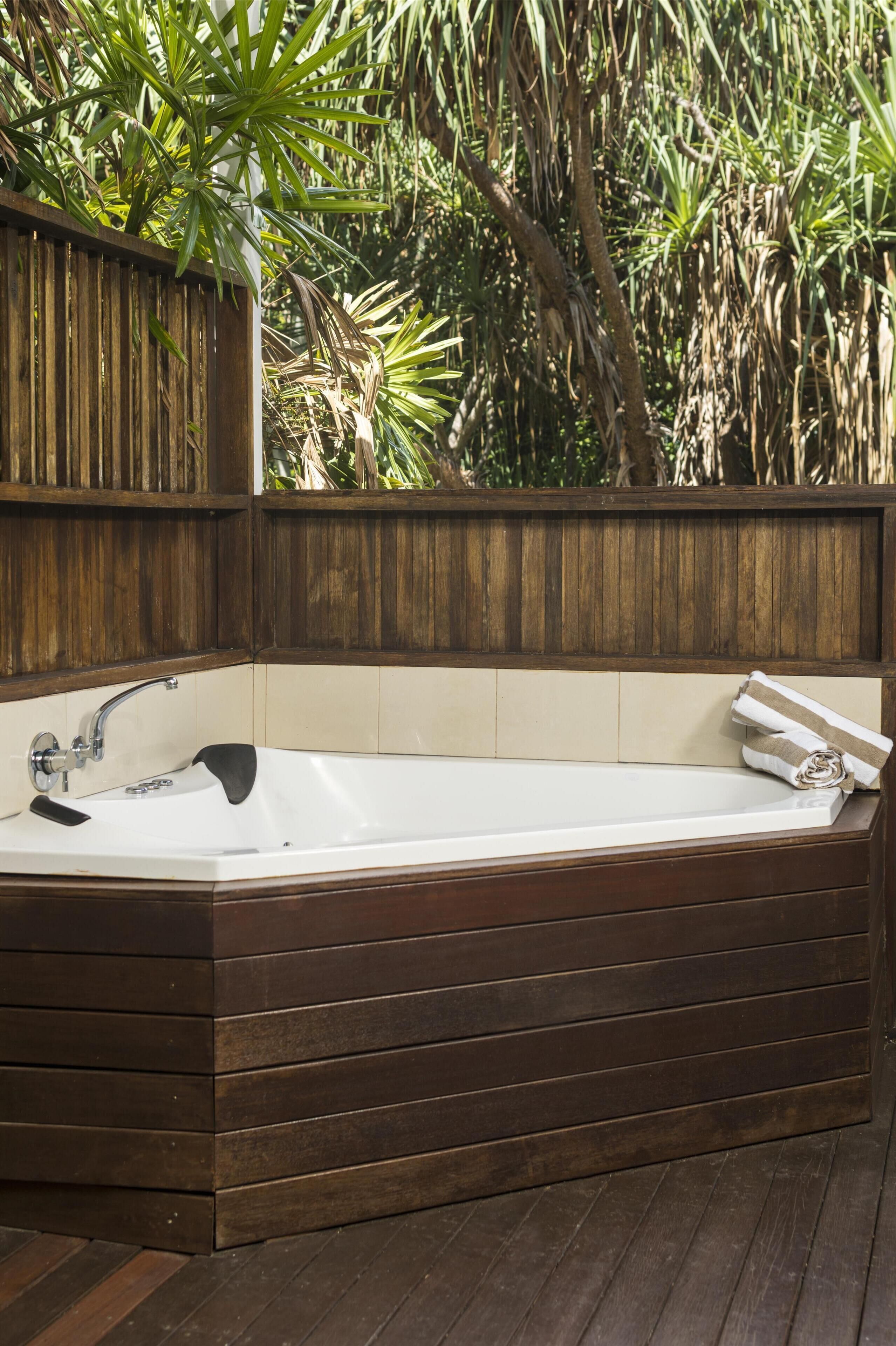 couples treatment room(s), deep-tissue massages, prenatal massages