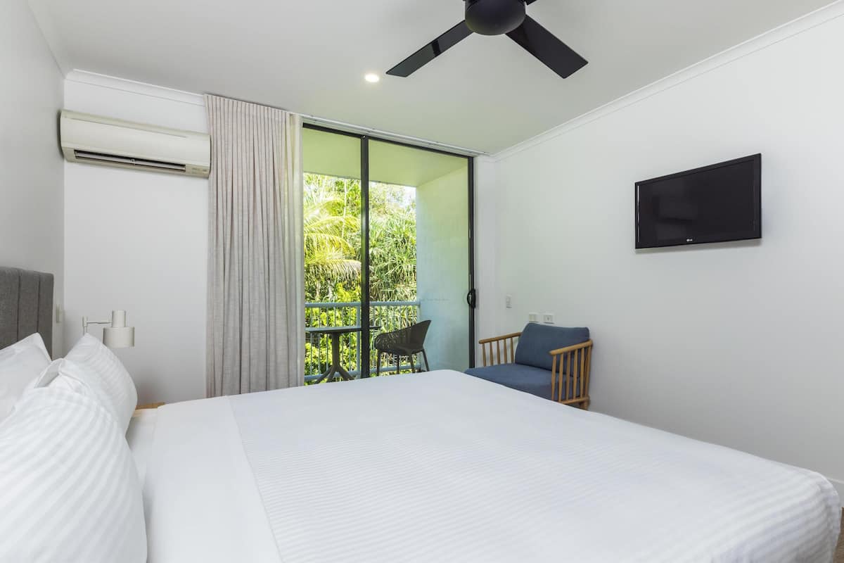 1 bedroom, in-room safe, desk, iron/ironing board