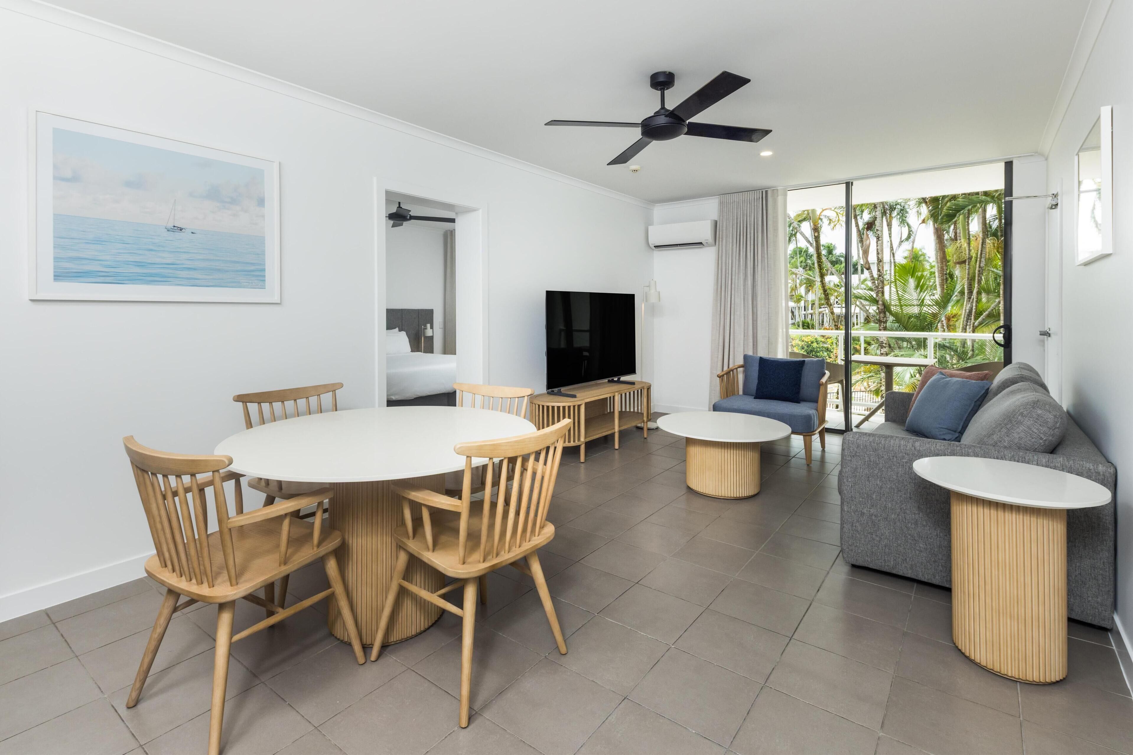 Caja de seguridad en la habitación y escritorio 