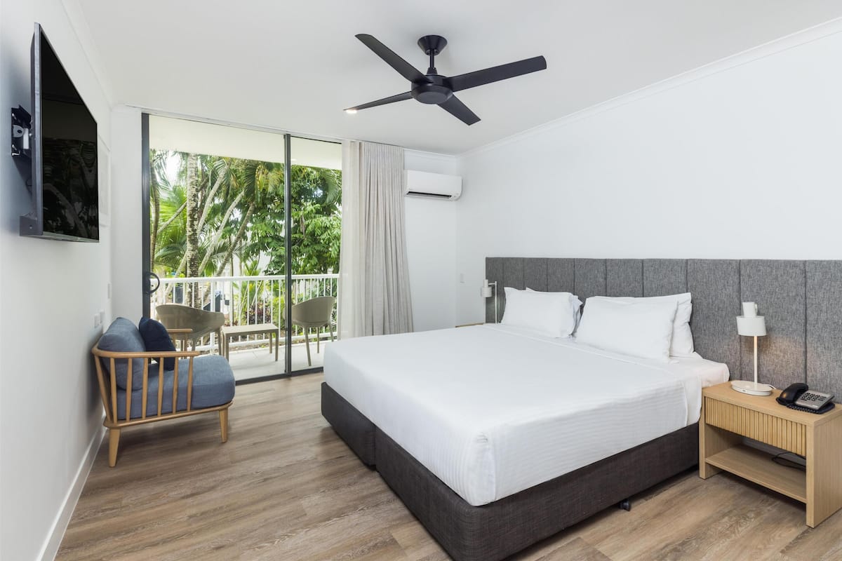 1 bedroom, in-room safe, desk, iron/ironing board