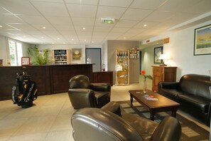 Coin salon dans le hall