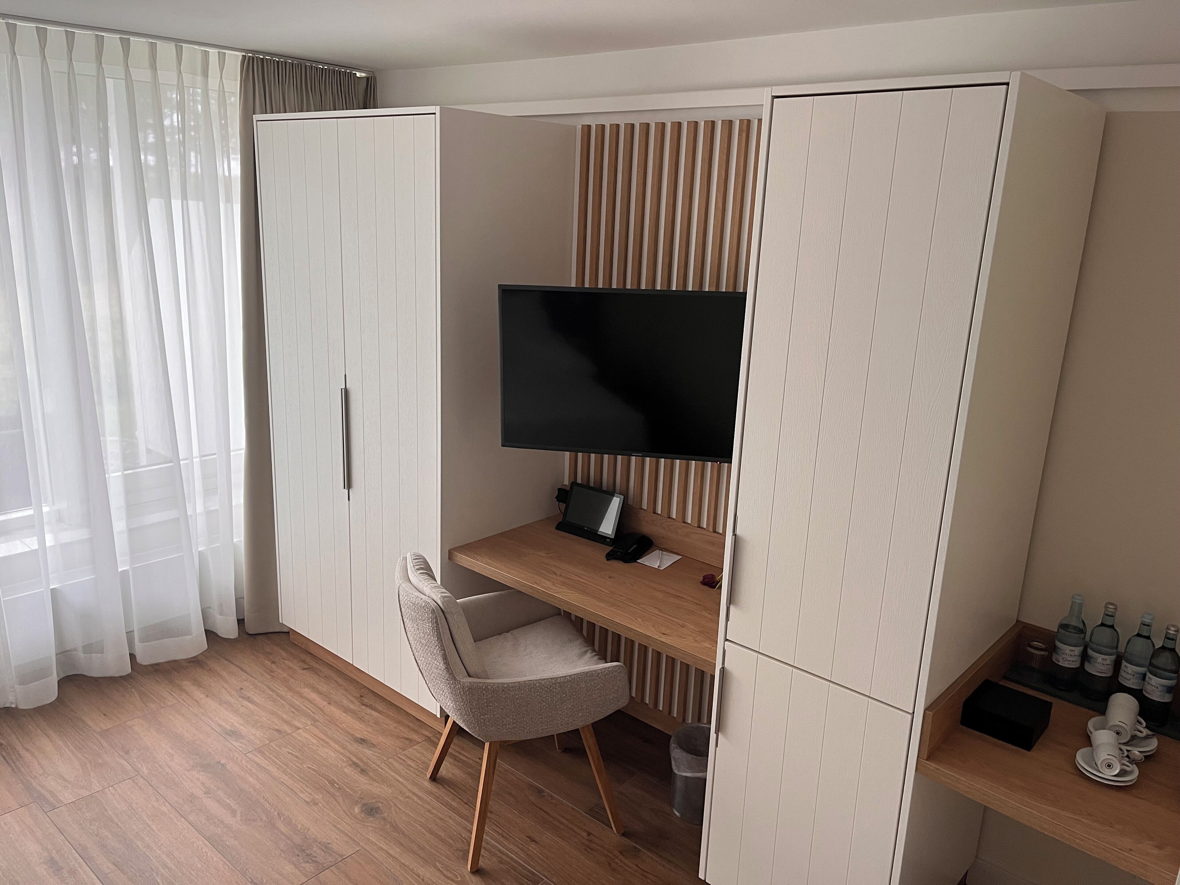 family room | 1 bedroom, hypo-allergenic bedding, in-room safe, blackout curtains