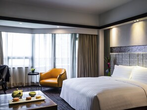 エグゼクティブ ルーム キングベッド 1 台 シティビュー エグゼクティブフロア | 高級寝具、ミニバー、セーフティボックス (室内)、客室ごとに異なる装飾