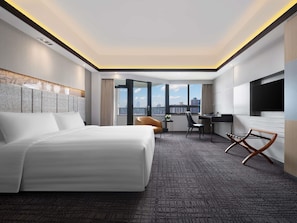 Deluxe Room, 1 King Bed, City View