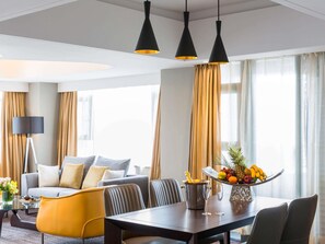 スイート 2 ベッドルーム | 高級寝具、ミニバー、セーフティボックス (室内)、客室ごとに異なる装飾