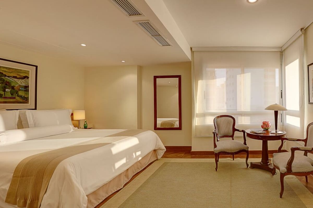 1 bedroom, premium bedding, minibar, in-room safe