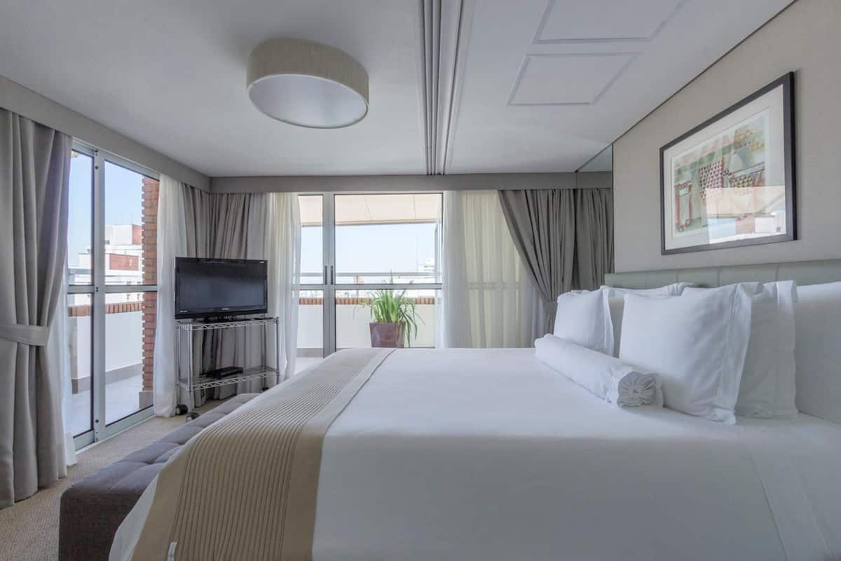 1 bedroom, premium bedding, minibar, in-room safe