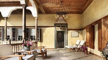 Business suite | Luxe beddengoed, een minibar, een kluis op de kamer, gratis wifi