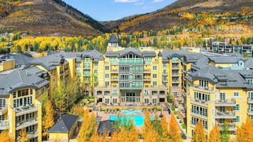 9 treatment rooms, massages