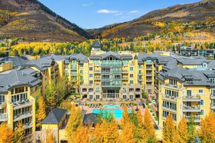 9 treatment rooms, massages