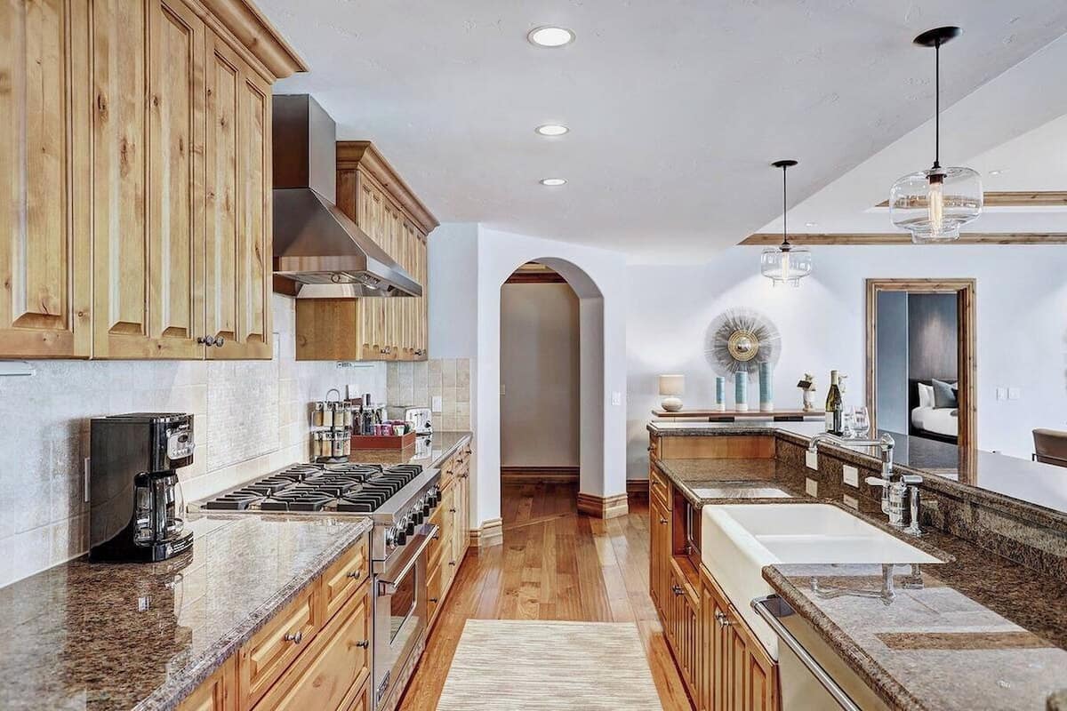 Room, 3 Bedrooms (Residence) | Private kitchen | Microwave, coffee/tea maker, highchair