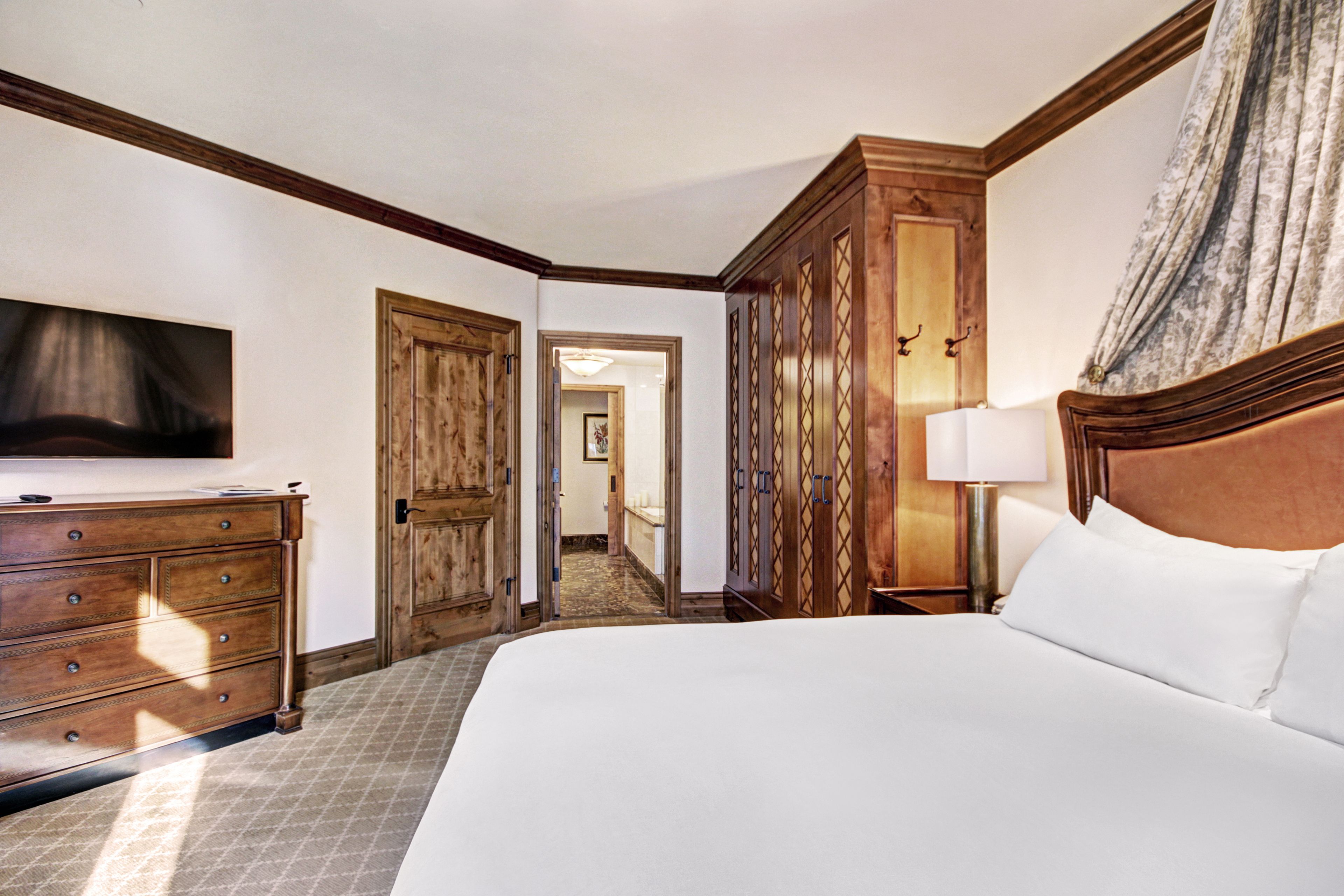 Suite, 1 King Bed (Arrabelle)