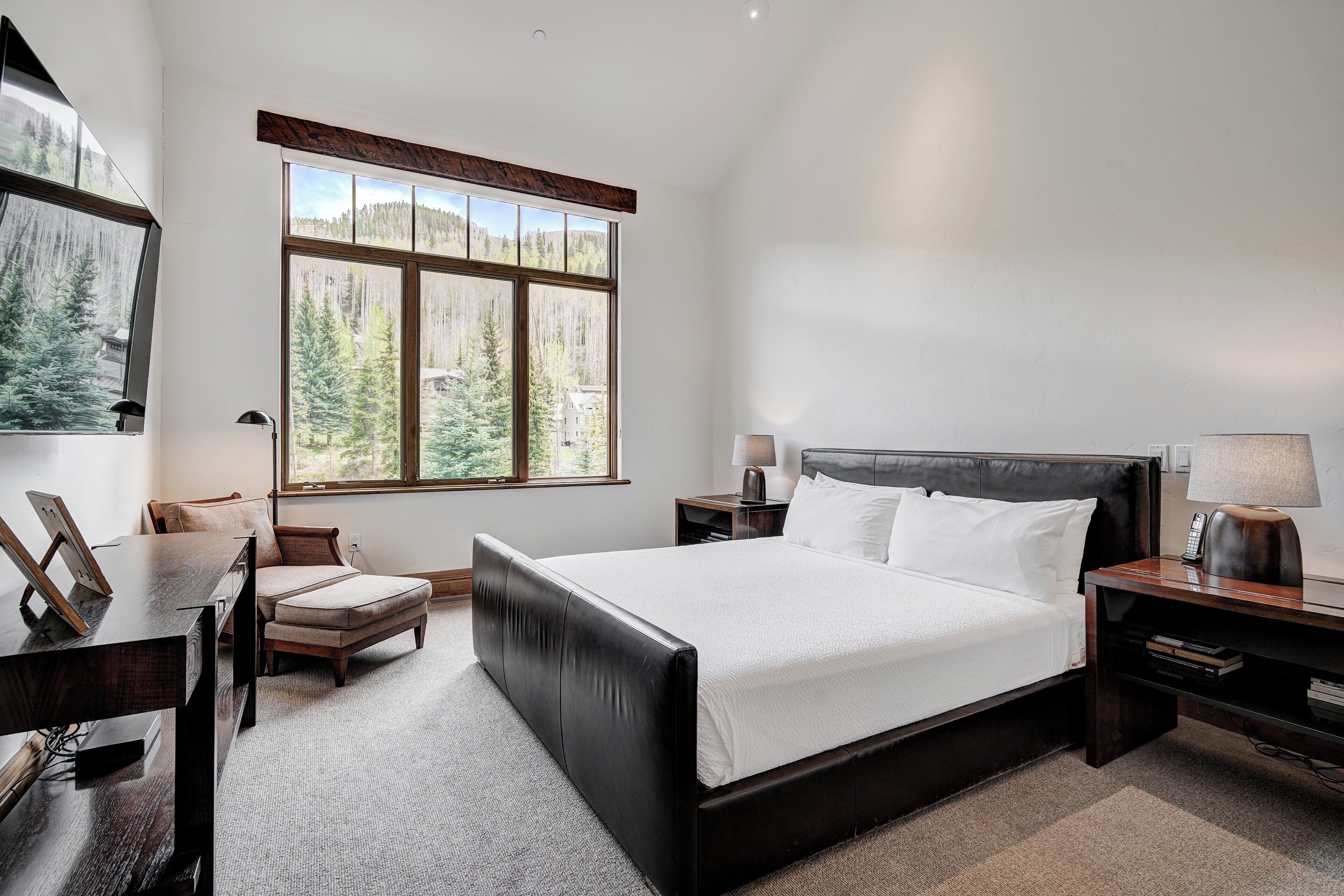 Premium bedding, in-room safe, desk, laptop workspace