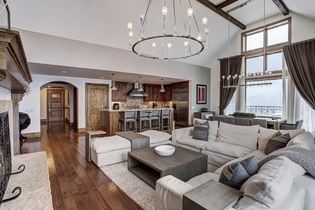 Room, 2 Bedrooms, Mountain View (Residence) | Premium bedding, in-room safe, desk, laptop workspace