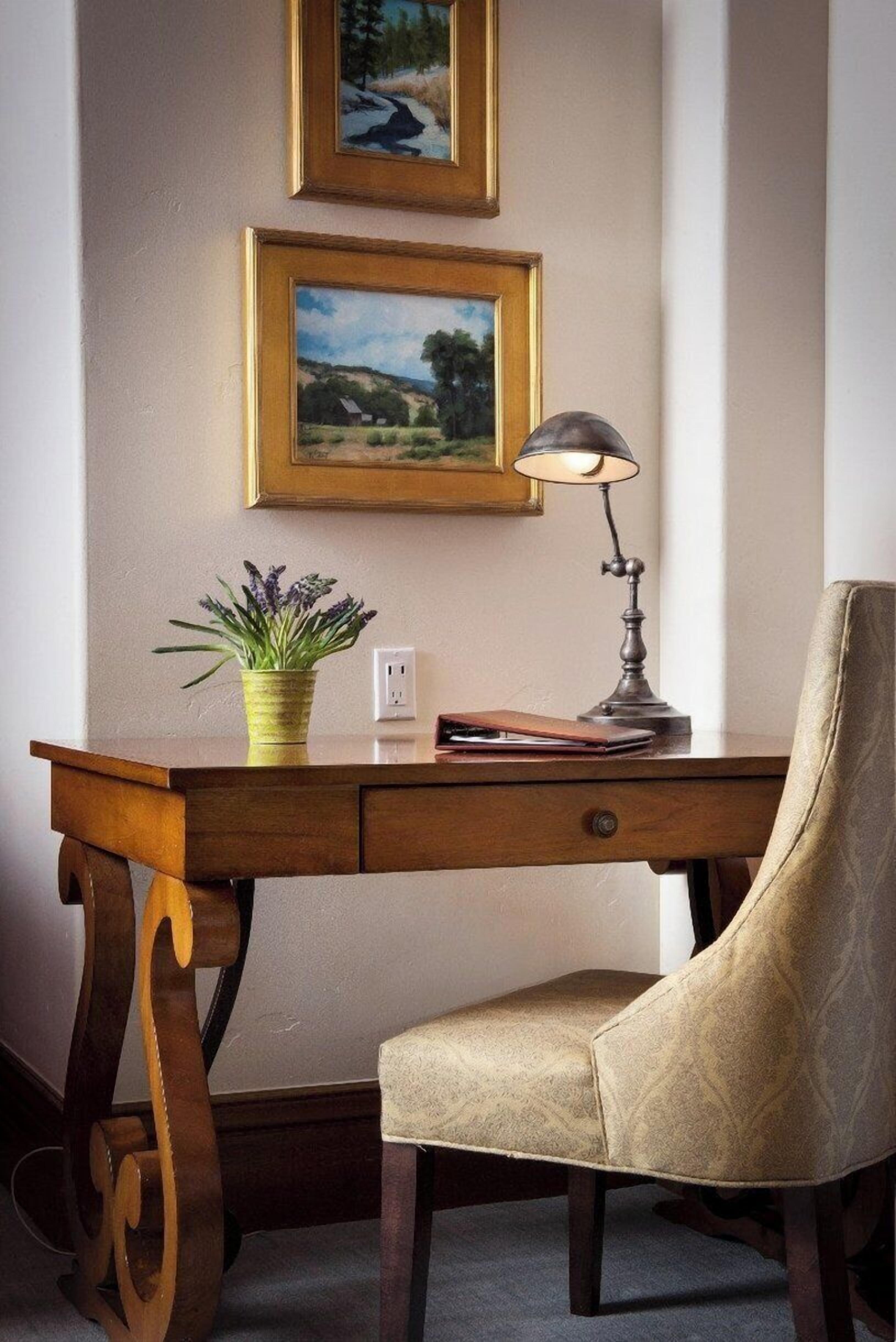 42-inch flat-screen TV with satellite channels, TV, fireplace