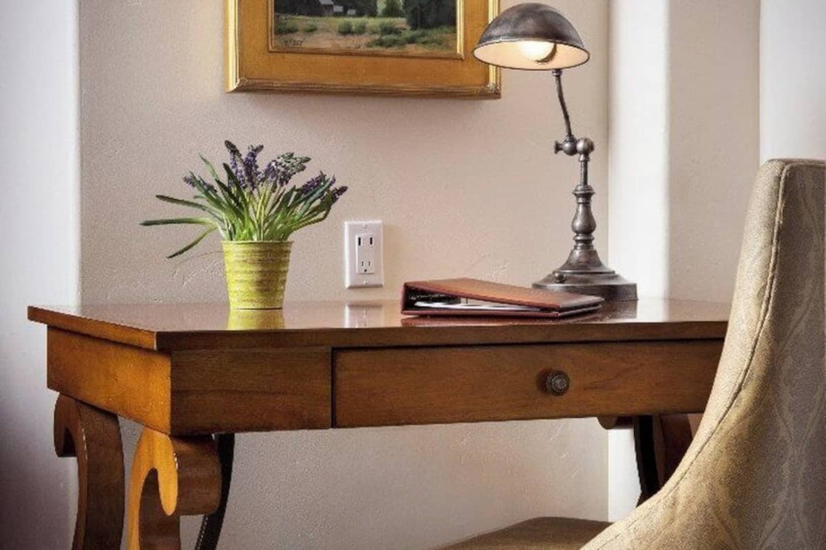 42-inch flat-screen TV with satellite channels, TV, fireplace