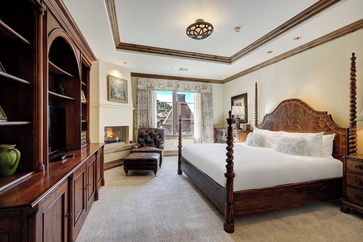 Room, 3 Bedrooms, Mountain View (Residence) | Premium bedding, in-room safe, desk, laptop workspace