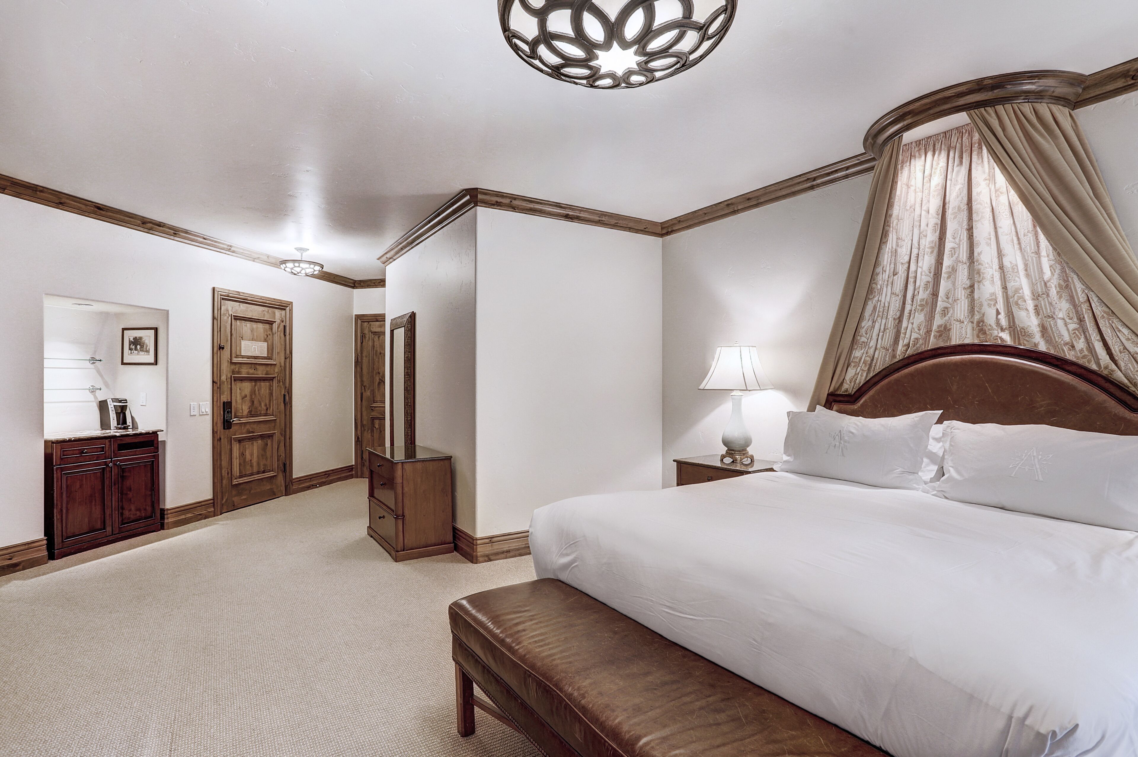 Room, 5 Bedrooms (Residence)