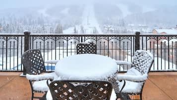 Room, 3 Bedrooms, Mountain View (Residence) | Balcony view