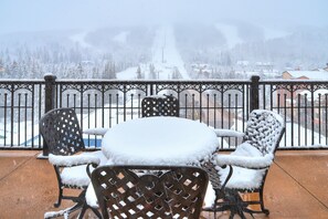 Room, 3 Bedrooms, Mountain View (Residence) | Balcony view