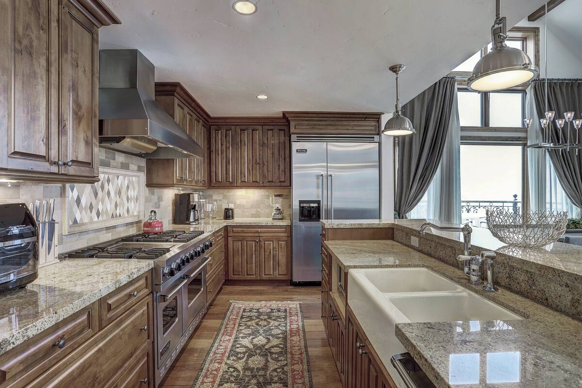 room, 2 bedrooms, mountain view (residence) | private kitchen | microwave, coffee/tea maker, high chair