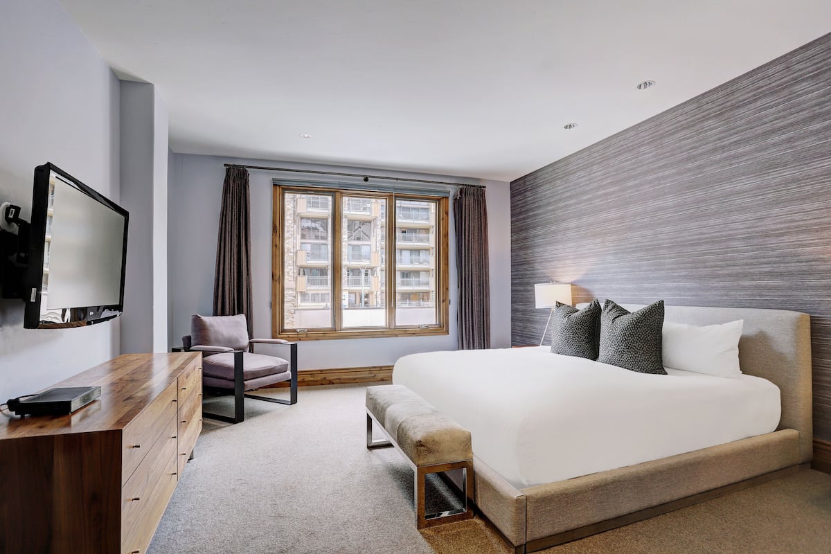 Room, 4 Bedrooms (Residence) | Premium bedding, in-room safe, desk, laptop workspace