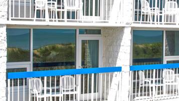 Chambre, 1 très grand lit, accessible aux personnes à mobilité réduite (Mobility, Roll-In Shower) | Literie hypoallergénique, coffre-fort, bureau