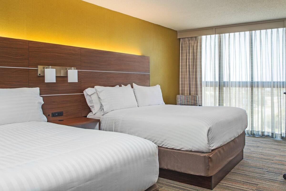 hypo-allergenic bedding, in-room safe, desk, laptop workspace