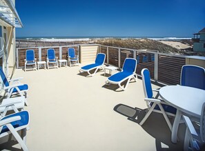 Terrace/patio - Holiday Inn Express Nags Head Oceanfront by IHG (Nags Head)