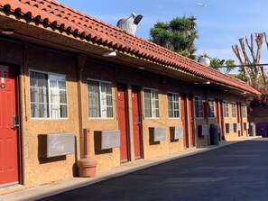 Exterior - Uptown Inn (Long Beach)