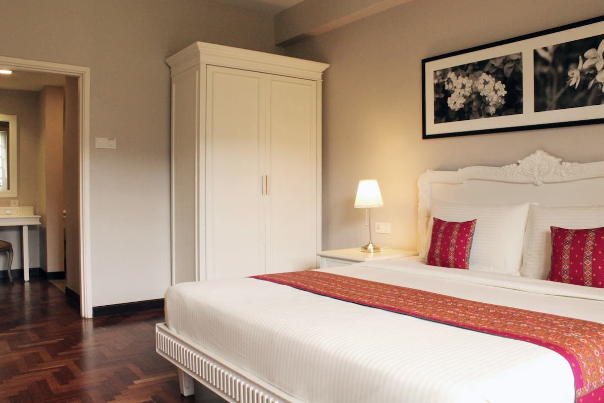 Deluxe Suite, 1 Bedroom | 1 bedroom, premium bedding, minibar, in-room safe