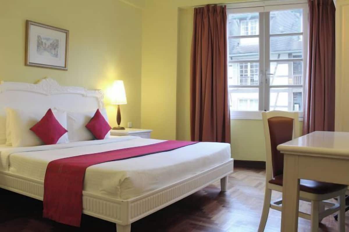 1 bedroom, premium bedding, minibar, in-room safe