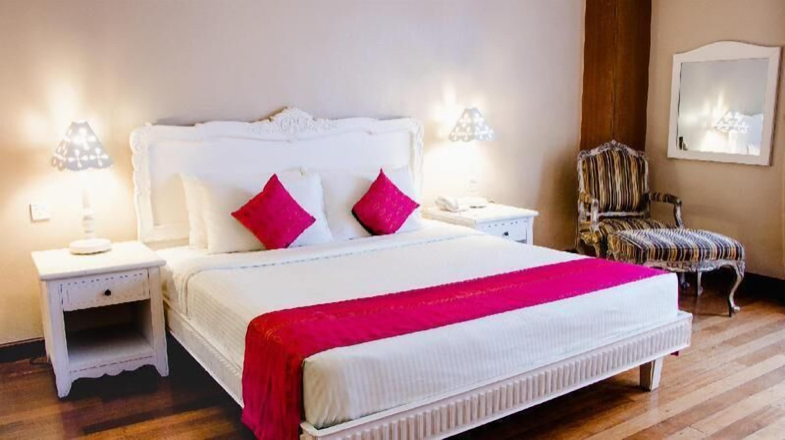 Premium bedding, minibar, in-room safe, desk