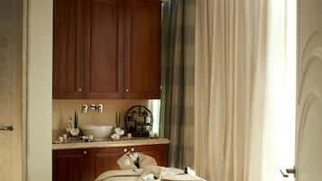 Kropsbehandlinger, hydroterapi, aromaterapi, hot stone-massage