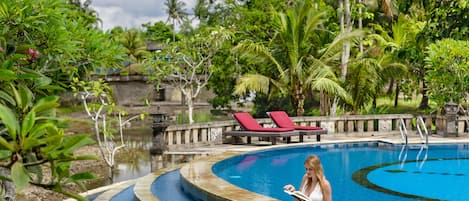 Außenpool, Liegestühle